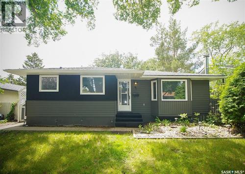 61 Bannister AVENUE  Regina, SK S4R 5K8