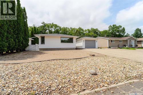 1014 Hopkins CRESCENT  Moose Jaw, SK S6H 3E7