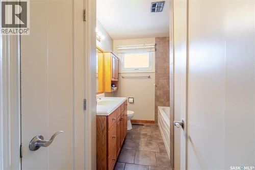 1014 Hopkins Crescent, Moose Jaw, SK 