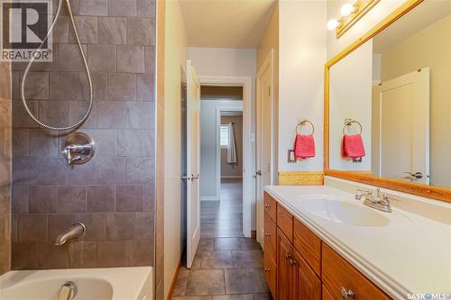 1014 Hopkins Crescent, Moose Jaw, SK 