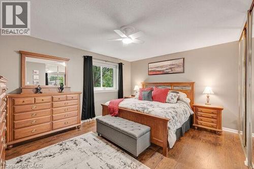 4162 Sutherland Crescent, Burlington, ON - Indoor Photo Showing Bedroom