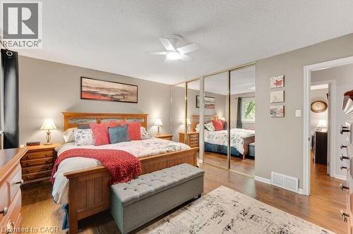 4162 Sutherland Crescent, Burlington, ON - Indoor Photo Showing Bedroom