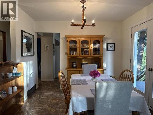 2400 Arnoldus Road, Quesnel, BC - Indoor Photo Showing Dining Room