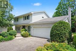 907 DRESDEN CRESCENT  Ottawa, ON K2B 5H8