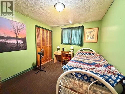 2186 Crestview Crescent, Castlegar, BC - Indoor Photo Showing Bedroom