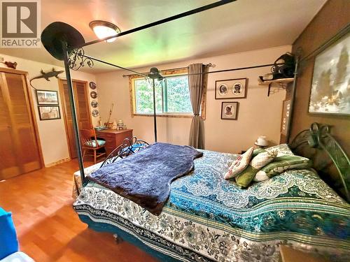 2186 Crestview Crescent, Castlegar, BC - Indoor Photo Showing Bedroom