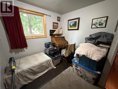 2186 Crestview Crescent, Castlegar, BC - Indoor Photo Showing Bedroom