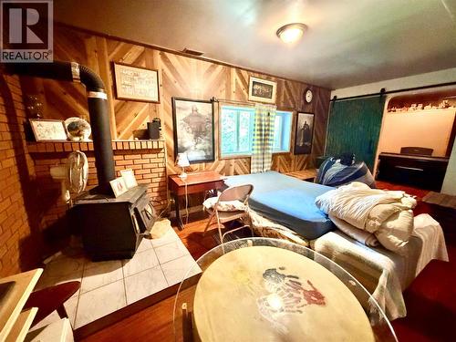 2186 Crestview Crescent, Castlegar, BC - Indoor Photo Showing Living Room
