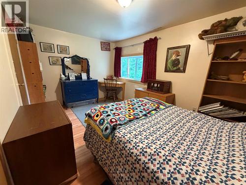 2186 Crestview Crescent, Castlegar, BC - Indoor Photo Showing Bedroom