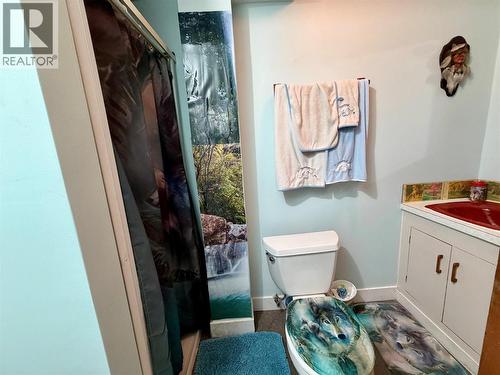 2186 Crestview Crescent, Castlegar, BC - Indoor Photo Showing Bathroom