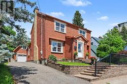 101 IVY CRESCENT  Ottawa, ON K1M 1Y1