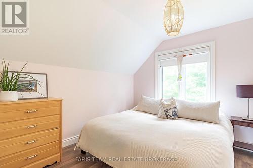 2268 Flos Road 10 E, Springwater, ON 