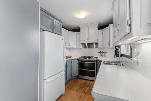 Cuisine - 800 Rue Robillard, Beauharnois, QC - Indoor Photo Showing Kitchen With Double Sink