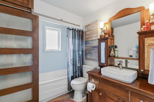 Salle de bains - 800 Rue Robillard, Beauharnois, QC - Indoor Photo Showing Bathroom