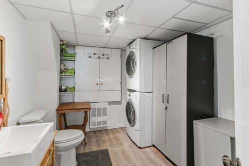 Salle de bains - 800 Rue Robillard, Beauharnois, QC - Indoor Photo Showing Laundry Room