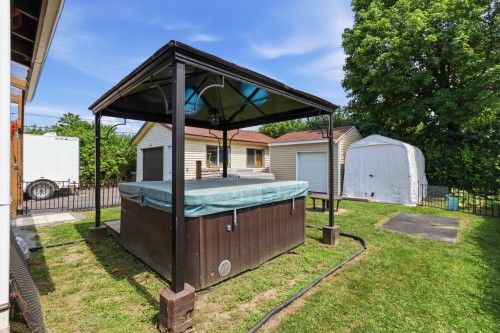 Cour - 800 Rue Robillard, Beauharnois, QC - Outdoor With Exterior
