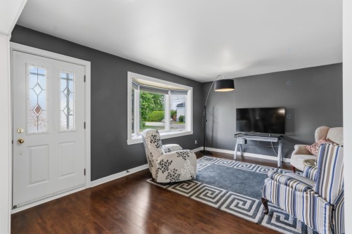 Salon - 800 Rue Robillard, Beauharnois, QC - Indoor Photo Showing Living Room
