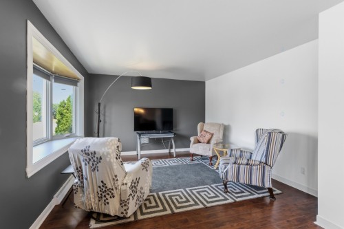 Salon - 800 Rue Robillard, Beauharnois, QC - Indoor Photo Showing Other Room