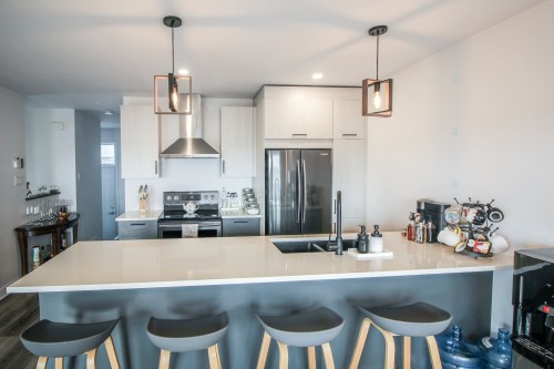 Cuisine - 69 64E Avenue O., Saint-Paul-De-L'Île-Aux-Noix, QC - Indoor Photo Showing Kitchen With Upgraded Kitchen
