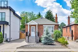 42 STEPHEN DRIVE Toronto, ON M8Y 3M6