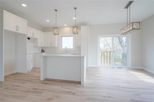 3 Elizabeth Waytiuk Cove, East Selkirk, MB - Indoor Photo Showing Kitchen