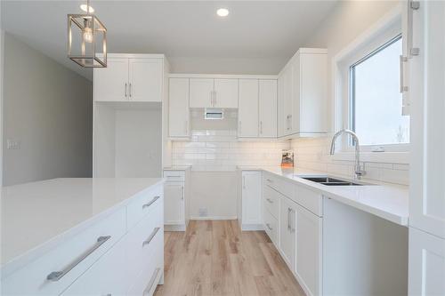 3 Elizabeth Waytiuk Cove, East Selkirk, MB - Indoor Photo Showing Kitchen With Double Sink With Upgraded Kitchen