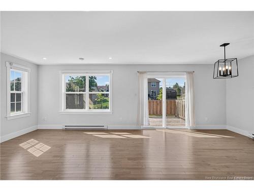 8 Rochefort St, Dieppe, NB 
