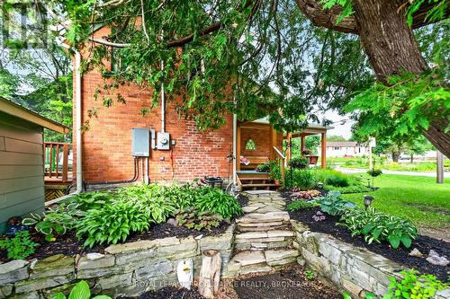 15 Rideau Street, Westport, ON 
