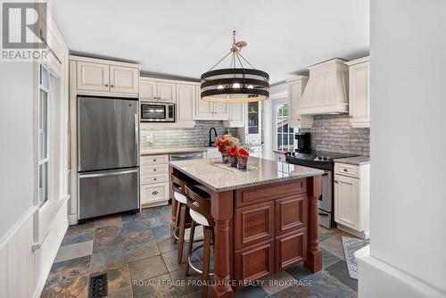15 Rideau Street, Westport, ON 