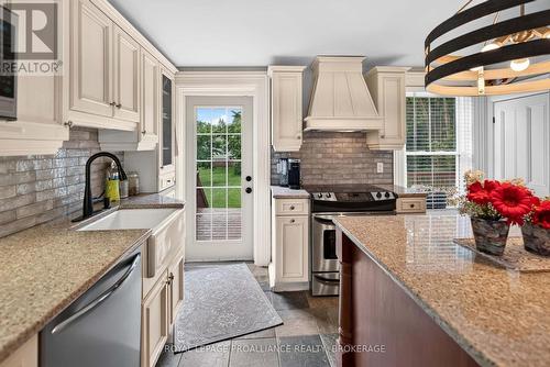 15 Rideau Street, Westport, ON 