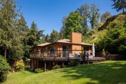 7084 Willis Point Rd Central Saanich, BC V9E 2A1