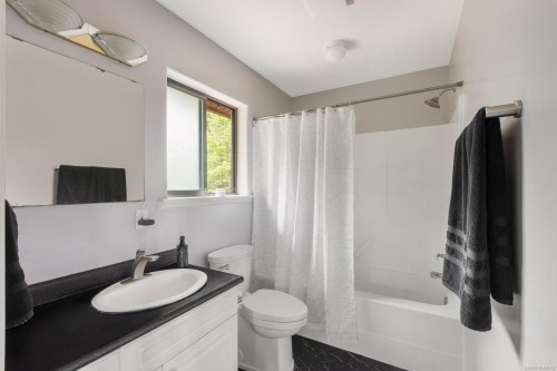 7084 Willis Point Rd, Central Saanich, BC 