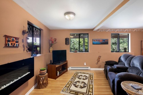 7084 Willis Point Rd, Central Saanich, BC 