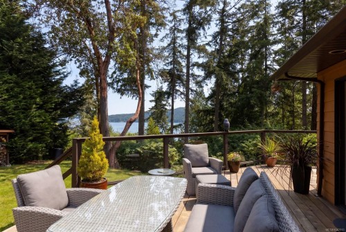 7084 Willis Point Rd, Central Saanich, BC 