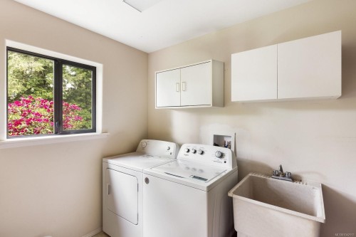 7084 Willis Point Rd, Central Saanich, BC 