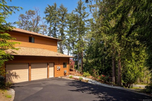 7084 Willis Point Rd, Central Saanich, BC 