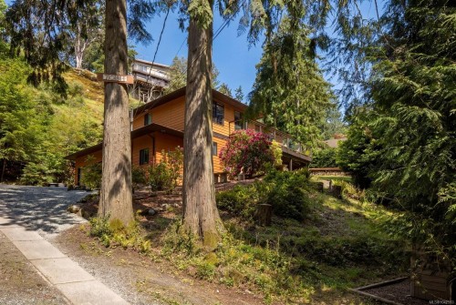 7084 Willis Point Rd, Central Saanich, BC 