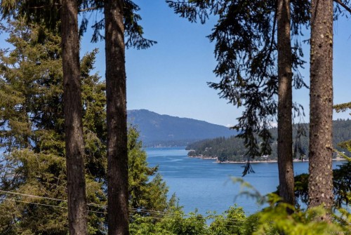 7084 Willis Point Rd, Central Saanich, BC 