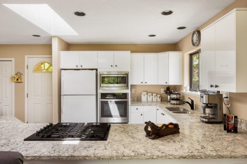 7084 Willis Point Rd, Central Saanich, BC 