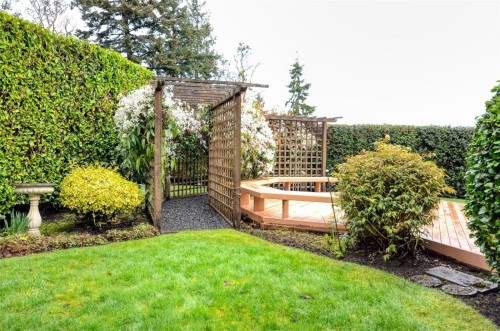 10502 Jocelyn Pl, Sidney, BC 