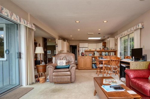 10502 Jocelyn Pl, Sidney, BC 