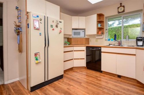 10502 Jocelyn Pl, Sidney, BC 
