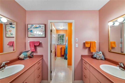 1662 Stamps Rd, Cowichan Bay, BC 