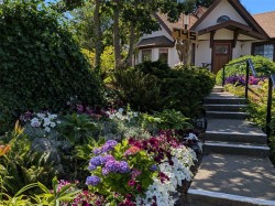 745 Middleton St  Saanich, BC V9A 2E1