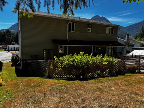 648 Nimpkish Dr, Gold River, BC 