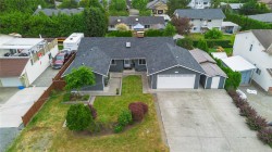 1131 Holly Park Rd Central Saanich, BC V8M 1E6
