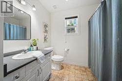 Upper level 4-piece bathroom - 