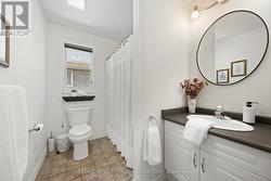 Upper level 4 piece bathroom - 