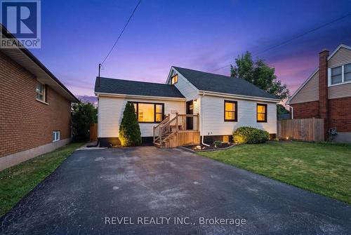 481 UPPER GAGE AVENUE  Hamilton, ON L8V 4J2