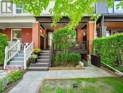 42 ARUNDEL AVENUE Toronto, ON M4K 3A2